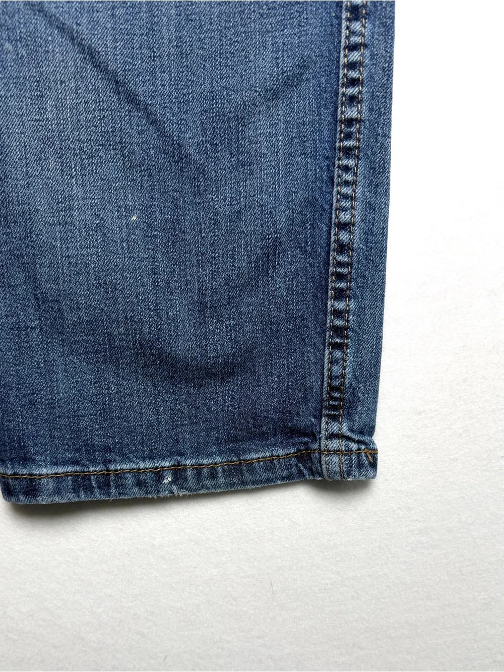 Levi's Men 513 Slim Straight Med-Dark Wash Actual Size 33 x 28 READ DESCRIPTION